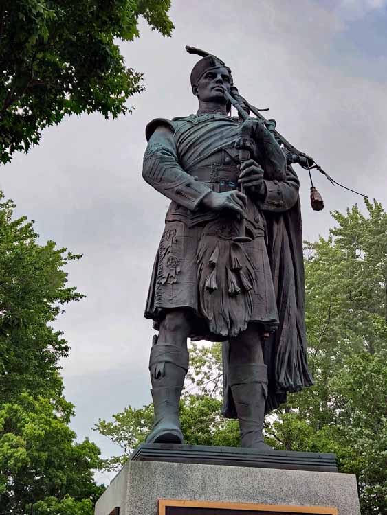 statue of bagpiper